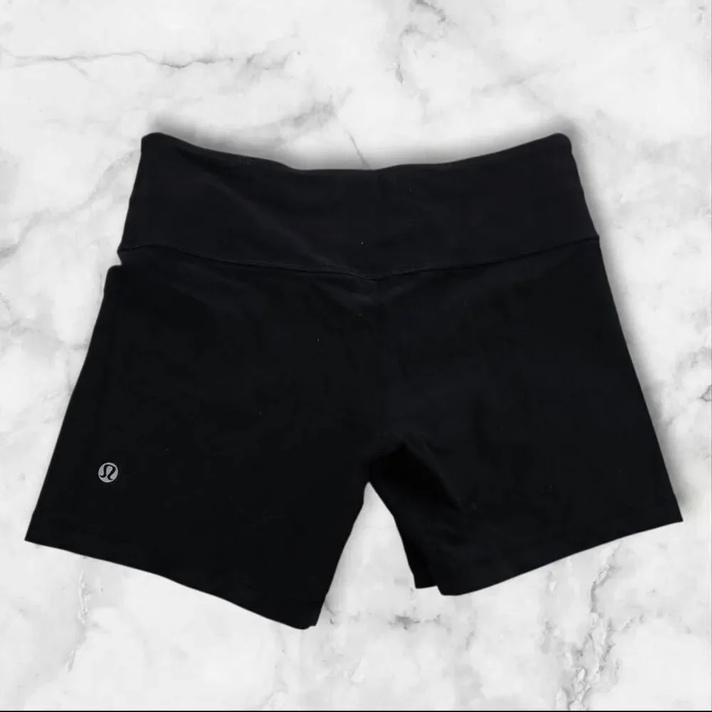 Lululemon Size 6 Black Groove Shorts